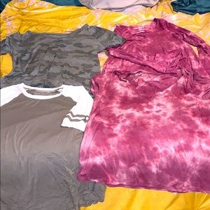 bundle of American eagle shirts slightly/neverworn